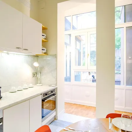 Elegantis Monti Royal With Private Terrace Daire Roma