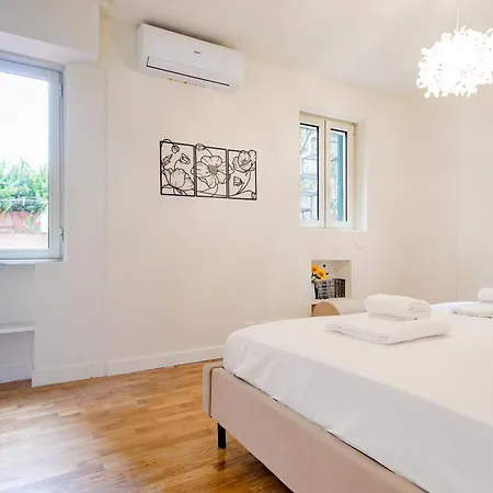 Elegantis Monti Royal With Private Terrace Rome