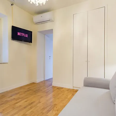 Elegantis Monti Royal With Private Terrace Apartment Rome